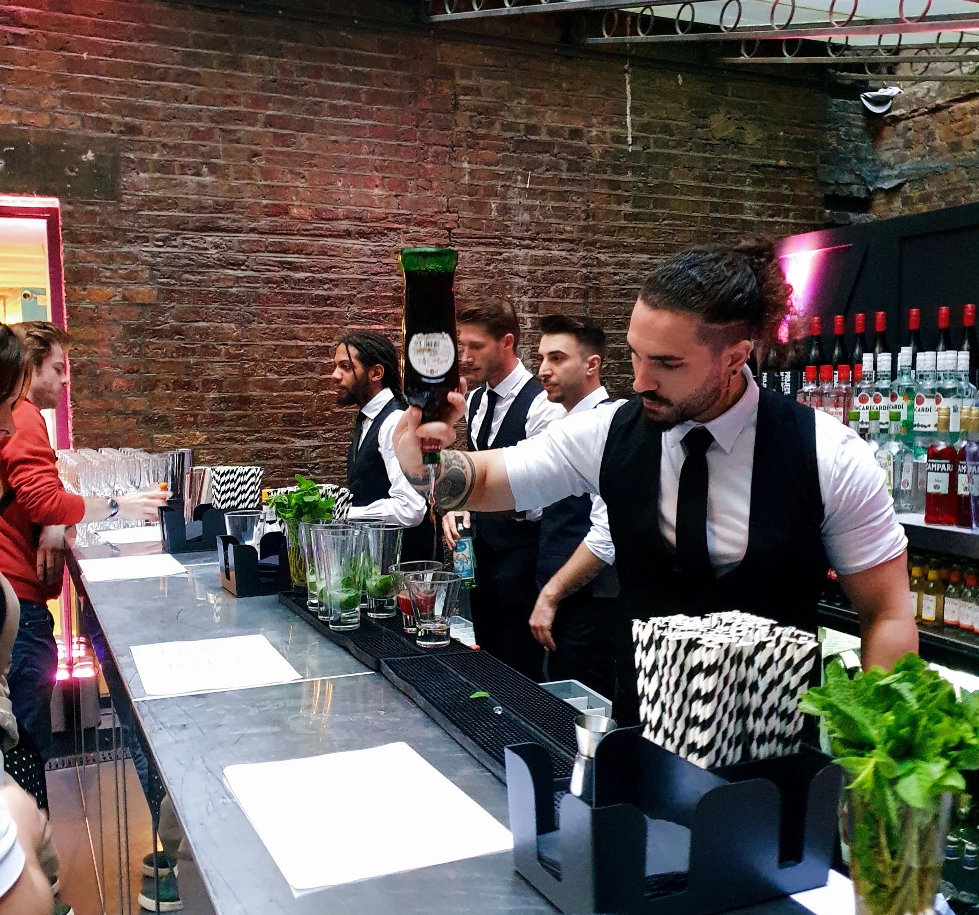 1929-agency-professional-bar-staff